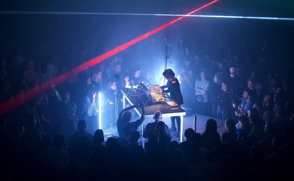 Suzanne Ciani unió fuerzas con INTORNO LABS para elevar su live show modular con el Buchla a un entorno de sonido 3D durante Lapsus 2019.