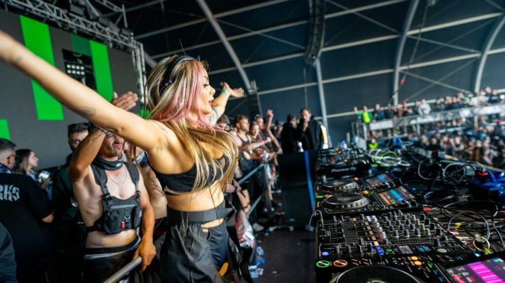 Joanna Coelho pinchando