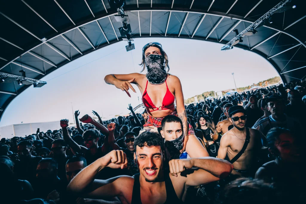 RAVERS en Sound Waves by @martasantosvisuals